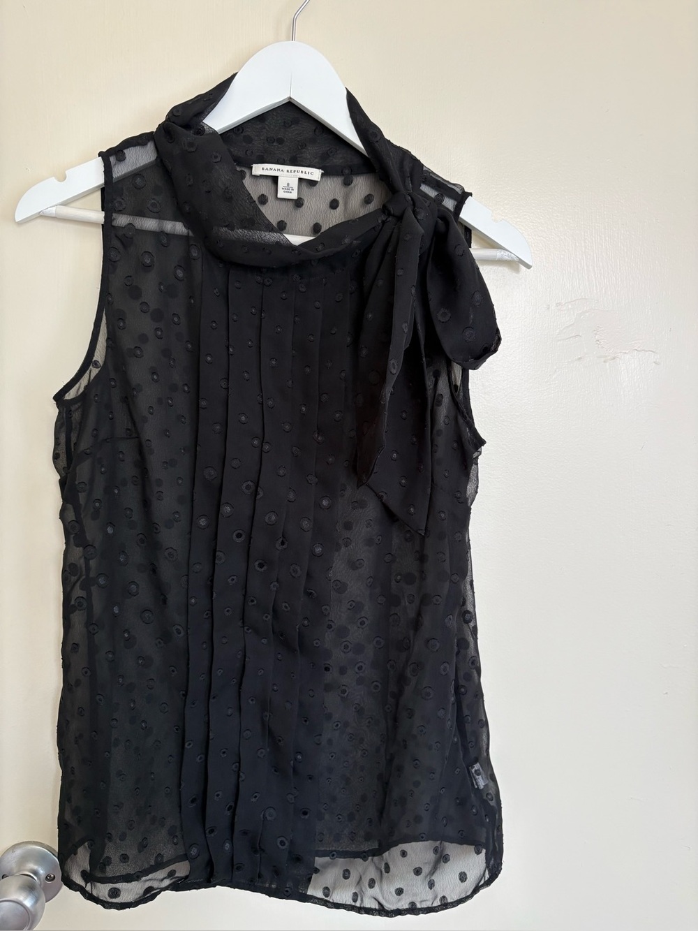 Banana Republic Black Sleeveless Swiss Dot Tie-Neck Blouse Size 8